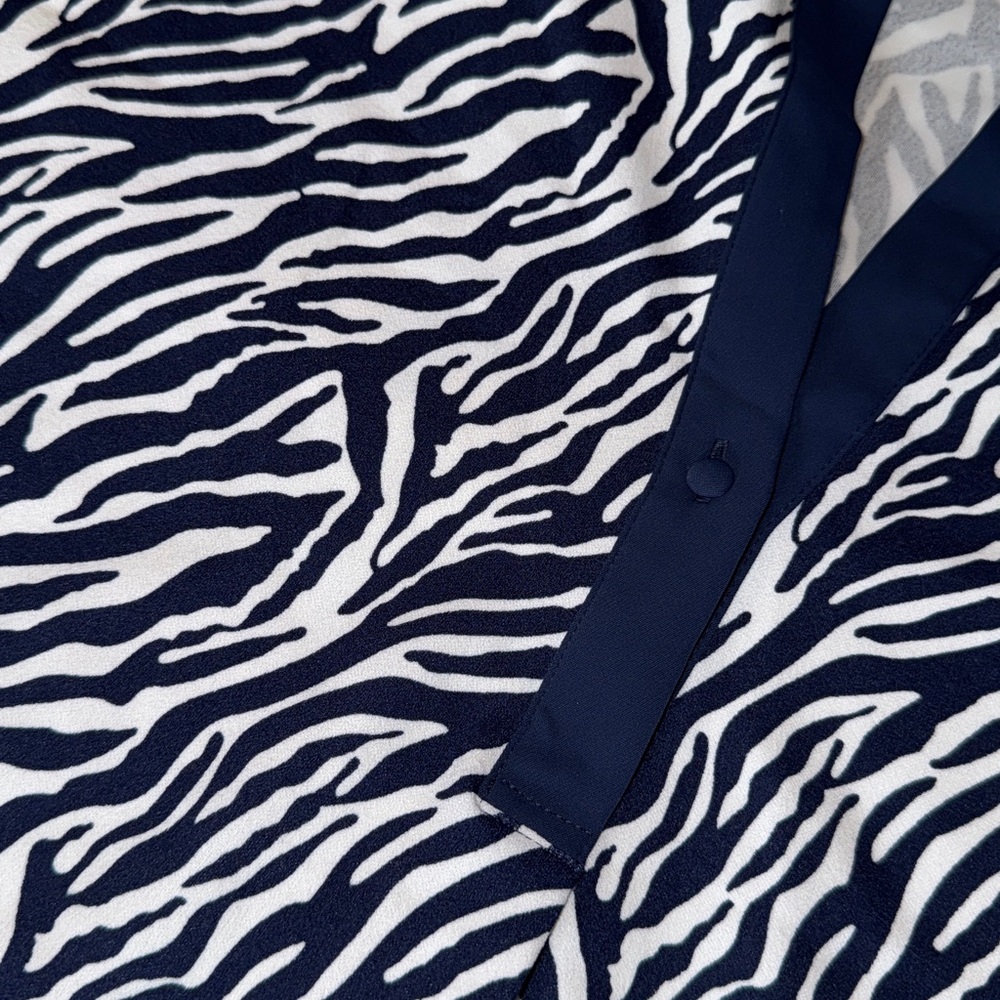 Chic Zebra Print Top - Picture 3 of 6